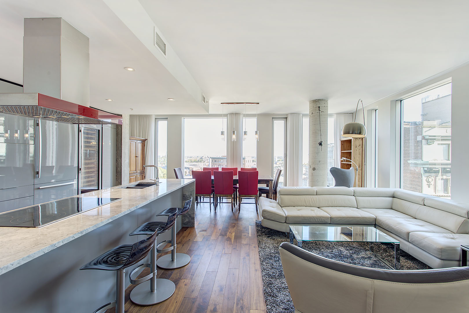 Le 1102 — Open living space